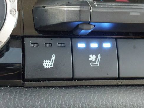 Used 2024 Toyota Tundra Limited image 32