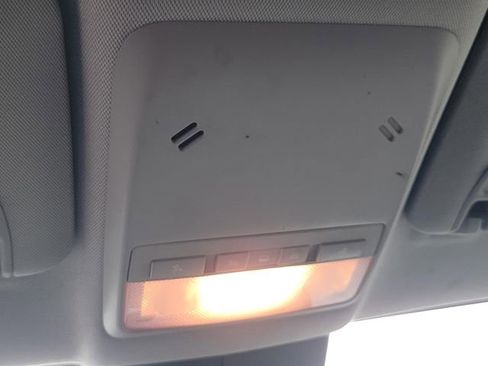 Used 2019 Chevrolet Trax LT w/ LT Convenience Package image 25