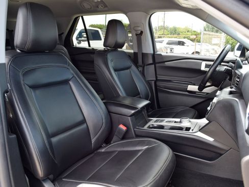 Used 2021 Ford Explorer XLT w/ Equipment Group 202A RWD image 24