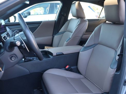 Used 2025 Lexus ES 350 w/ Premium Package image 32