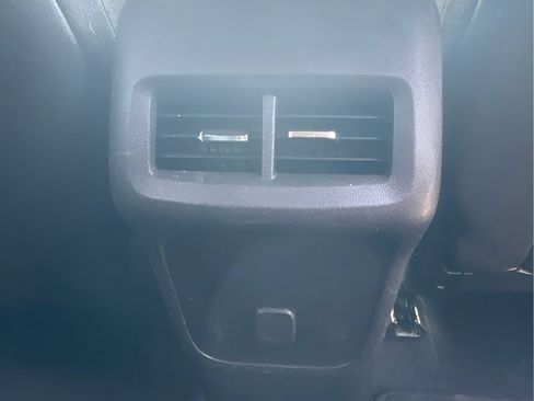 Used 2018 Chevrolet Equinox LT FWD image 22
