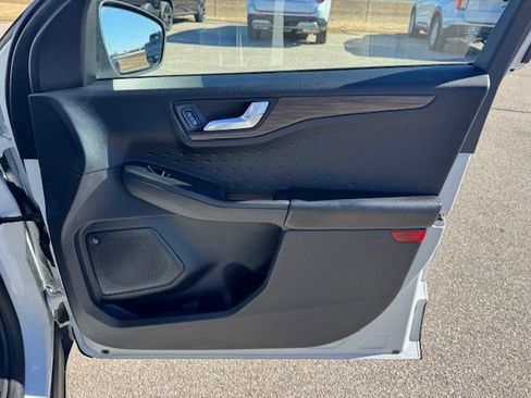 Used 2020 Ford Escape Titanium image 34