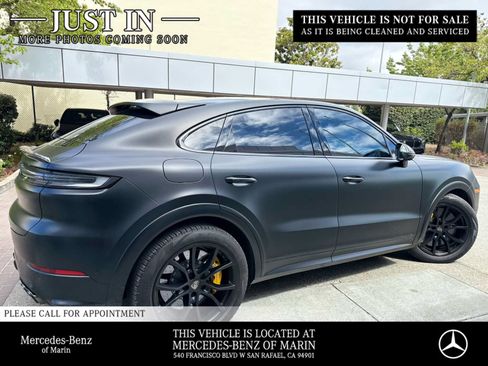 Used 2025 Porsche Cayenne Turbo AWD/4WD image 4