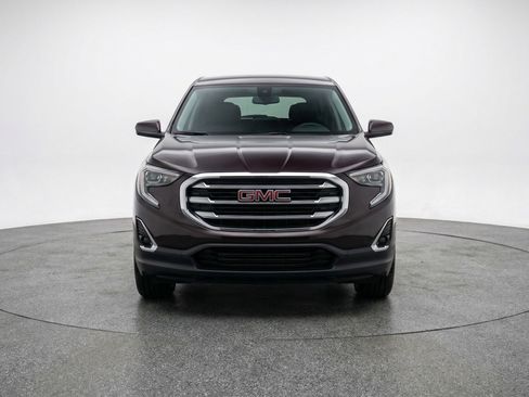 Used 2024 GMC Terrain SLE FWD image 2