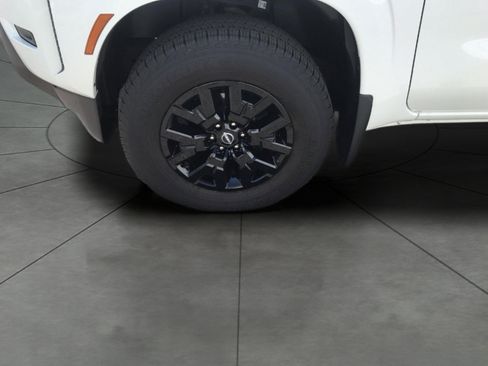 Used 2022 Nissan Frontier SV w/ Technology Package AWD/4WD image 3