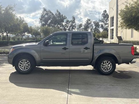 Used 2018 Nissan Frontier SV image 6