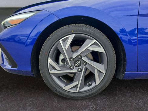 Used 2025 Hyundai Elantra SEL FWD image 15