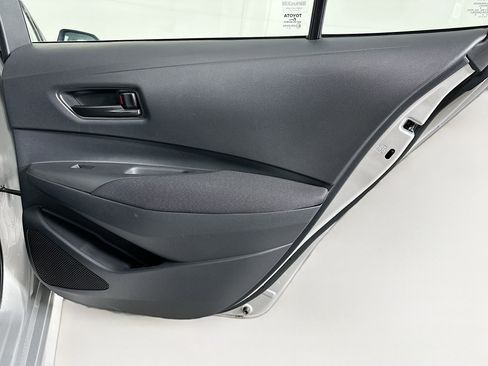 Used 2025 Toyota Corolla LE image 28