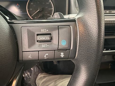 Used 2023 Nissan Rogue SV FWD image 18