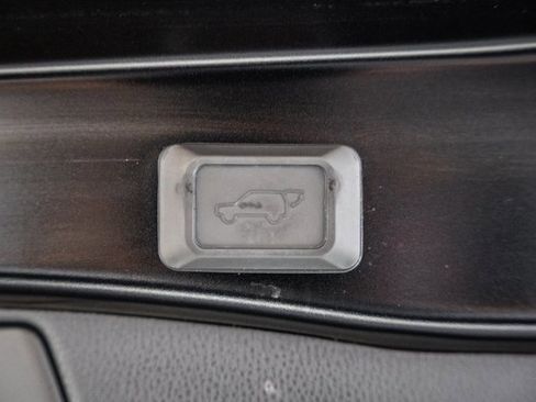 Used 2020 Toyota RAV4 XLE Premium image 10