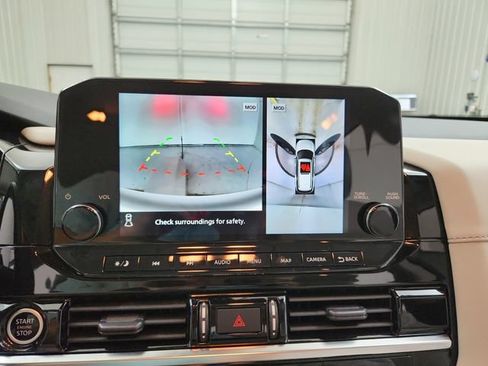Used 2023 Nissan Pathfinder SL FWD image 28