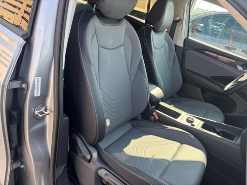 Used 2026 Volkswagen Tiguan SE AWD/4WD image 37