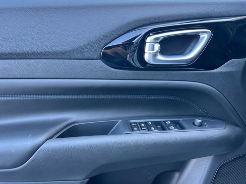 New 2026 Jeep Compass Latitude image 11