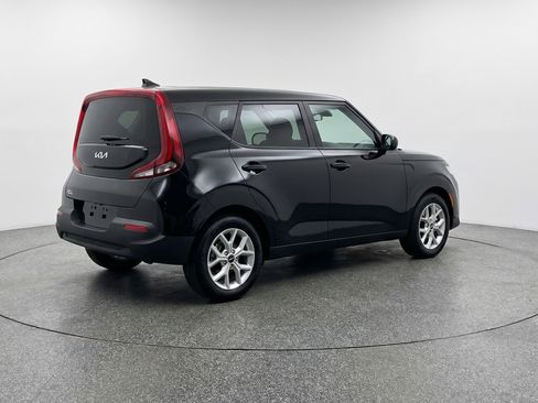 Used 2025 Kia Soul LX w/ LX Technology Package FWD image 9