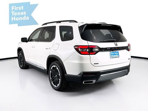 New 2026 Honda Pilot Touring image 6