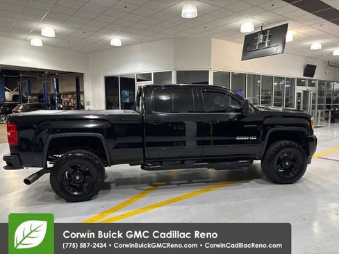 Used 2018 GMC Sierra 2500 SLT w/ All Terrain HD Package AWD/4WD image 9