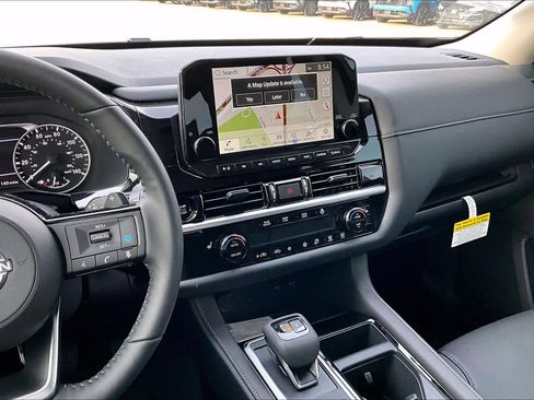 New 2025 Nissan Pathfinder SL image 6