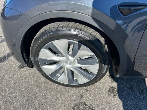 Used 2020 Tesla Model Y Long Range image 12