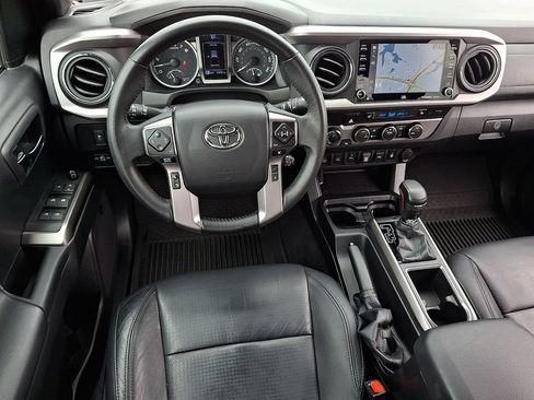 Used 2022 Toyota Tacoma Limited AWD/4WD image 11