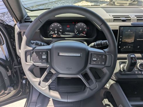 Used 2025 Land Rover Defender 110 S AWD/4WD image 18