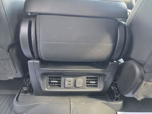 Used 2022 Chevrolet Silverado 1500 LT AWD/4WD image 20