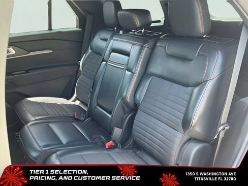 Used 2025 Ford Explorer ST-Line w/ ST-Line Street Pack AWD/4WD image 21