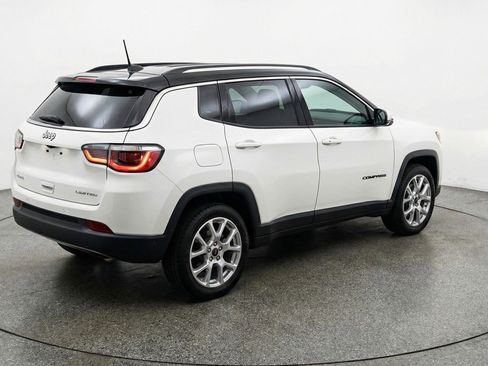 Used 2025 Jeep Compass Limited image 9
