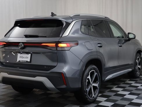 New 2026 Volkswagen Tiguan SE image 16