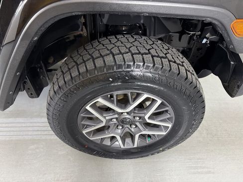 Used 2025 Jeep Wrangler Unlimited Sahara AWD/4WD image 11