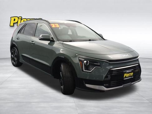 Used 2023 Kia Niro EX Touring image 3