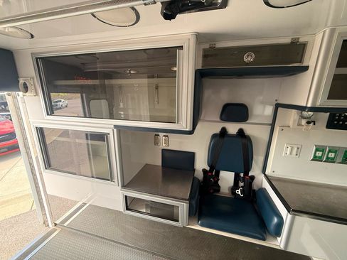 Used 2017 Ford E-450 and Econoline 450 Super Duty w/ Ambulance Prep Package RWD image 11