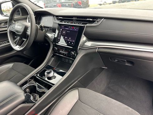 Used 2023 Jeep Grand Cherokee Altitude image 18