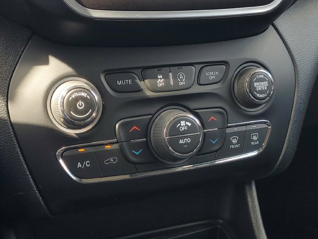 Used 2020 Jeep Cherokee Trailhawk w/ Cold Weather Group AWD/4WD image 25