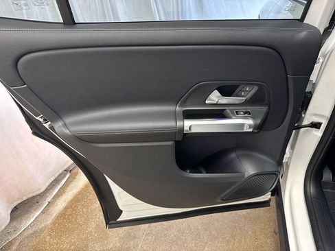 Used 2022 Mercedes-Benz GLB 250 4MATIC image 25