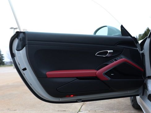 Used 2025 Porsche 718 Cayman image 30