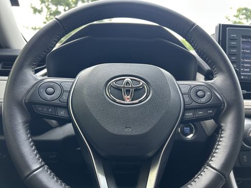 Used 2022 Toyota RAV4 XLE Premium AWD/4WD image 17