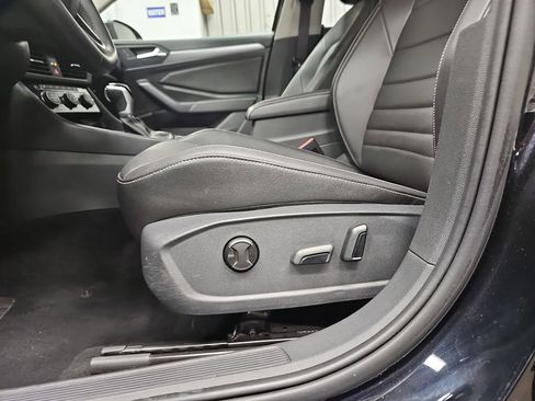 Used 2024 Volkswagen Jetta SE image 27