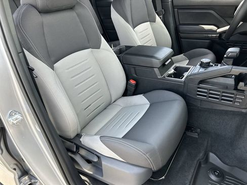 Used 2025 Toyota Tacoma TRD Sport AWD/4WD image 27