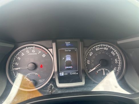 Used 2018 Toyota Tacoma TRD Off-Road w/ Technology Package image 12