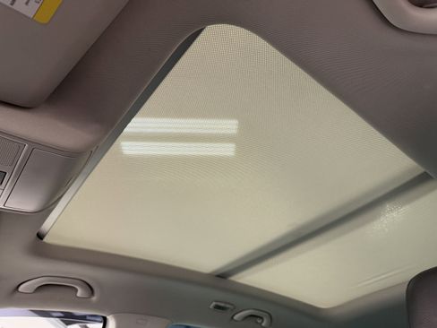 Used 2017 Volkswagen Tiguan Sport image 5