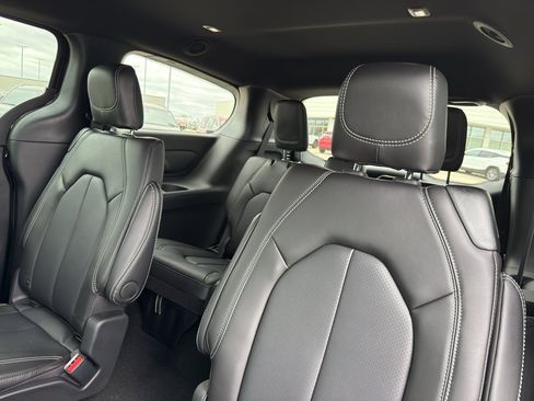 New 2026 Chrysler Pacifica Select FWD image 31