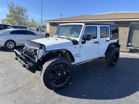 Used 2018 Jeep Wrangler Unlimited Sport w/ Connectivity Group image 2