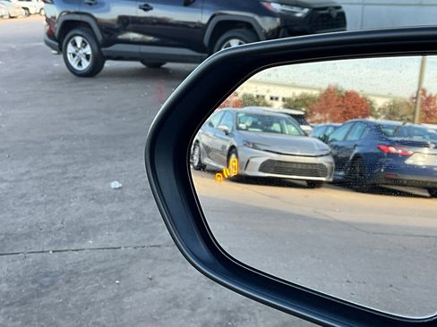 Used 2025 Toyota Camry LE image 18