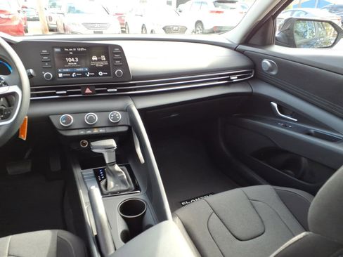 New 2026 Hyundai Elantra SE image 8
