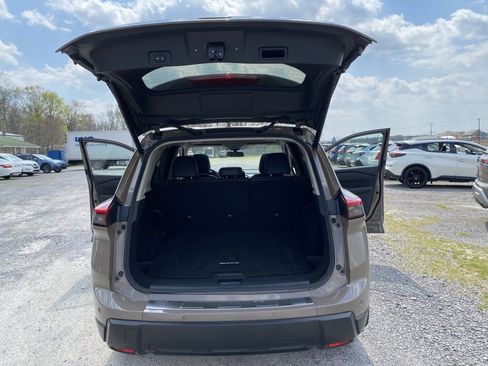 Used 2024 Nissan Rogue SV w/ SV Premium Package image 19