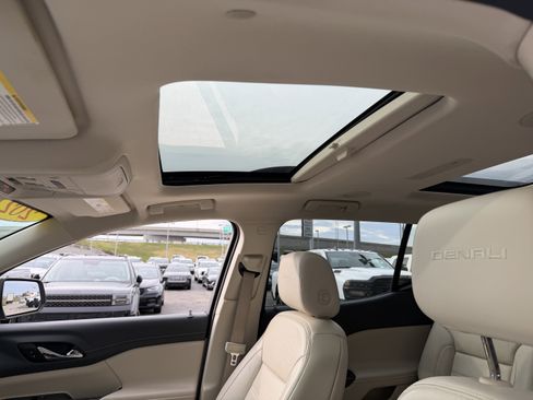 Used 2021 GMC Acadia Denali w/ Denali Technology Package image 31