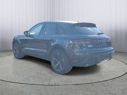 Used 2022 Porsche Macan image 3
