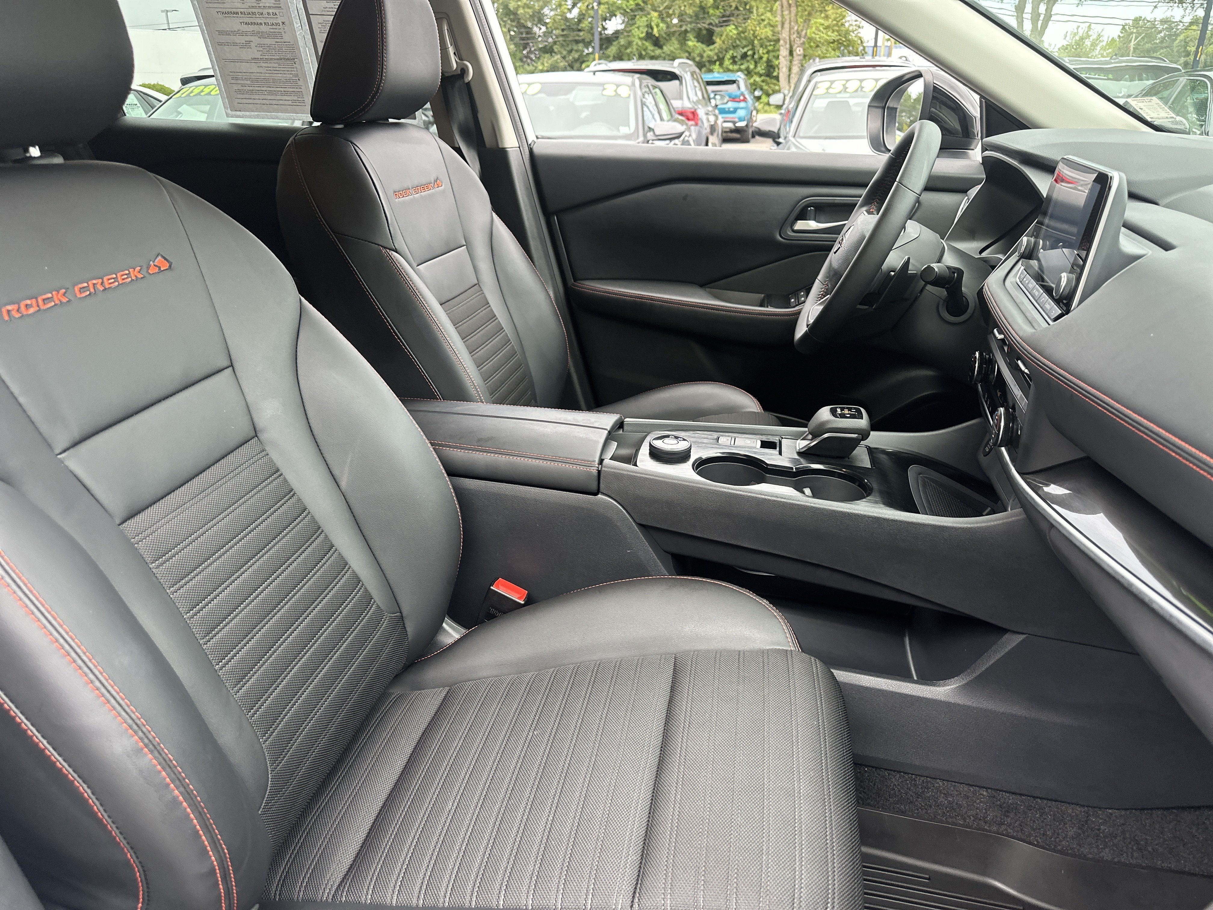 Used 2025 Nissan Rogue SV AWD/4WD image 13