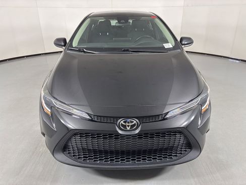 Used 2022 Toyota Corolla LE FWD image 3