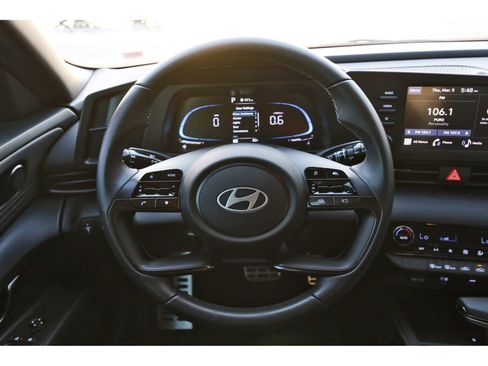 Certified 2025 Hyundai Elantra Sport image 15